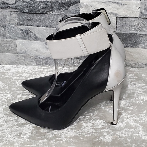 Enzo Angiolini Color Block Pointed Front Close Toe Pumps - Picture 6 of 11